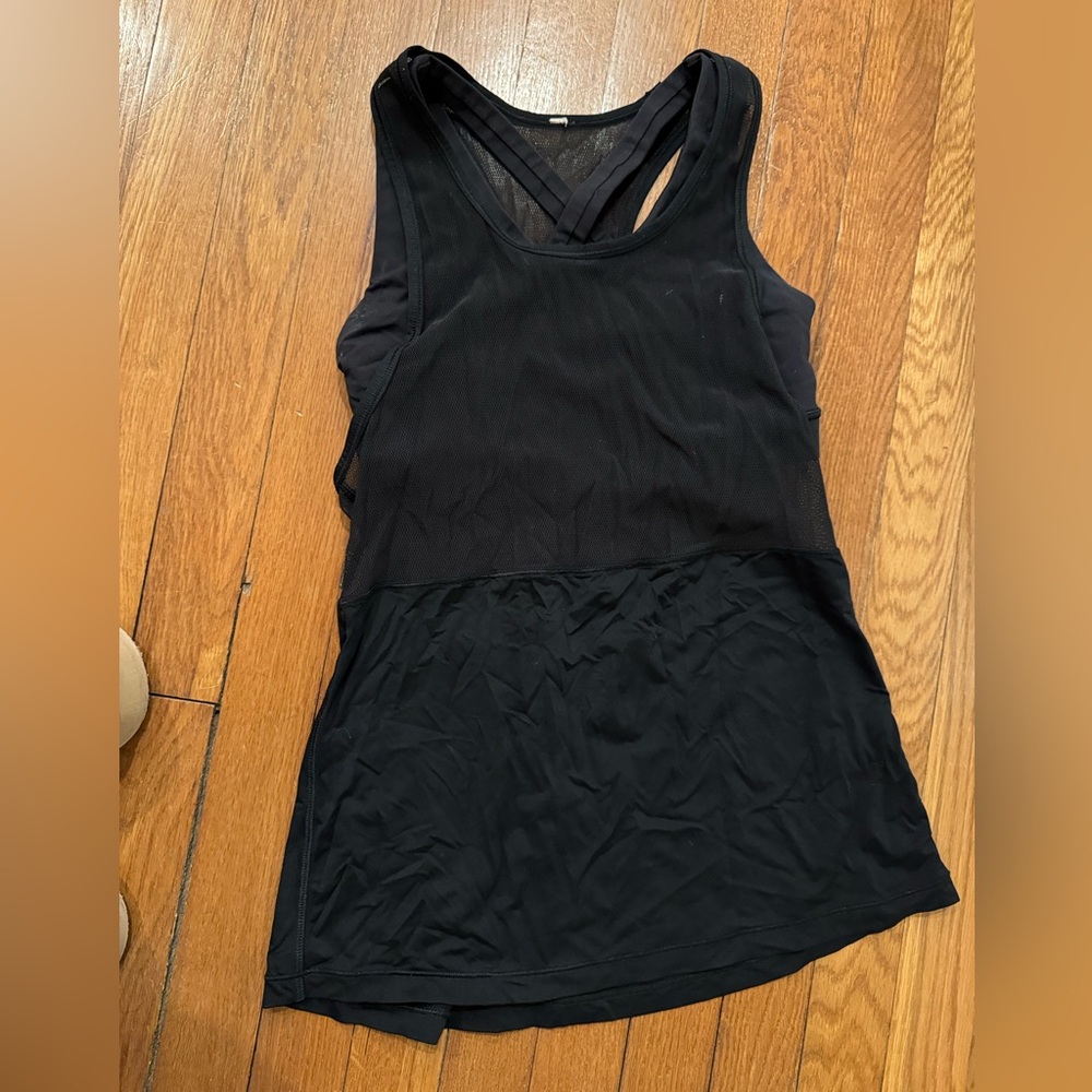 Lululemon black tank top w bra